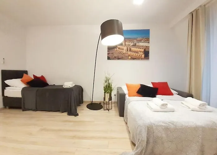 Old Town Apartments - B42